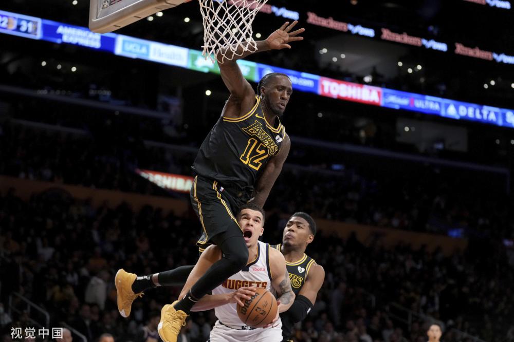 在比赛间隙 在比赛间隙